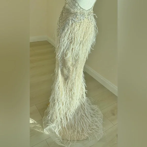 New Jovani 03023 Sheer Embellished Bodice
Feather Gown|Cream|00|Missing Tags - Picture 12 of 17